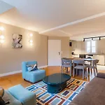 Grand Appartement Design Sous Les Toits, Paris 16E