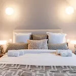 Grand Appartement Design Sous Les Toits, Paris 16E