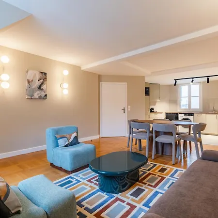 Grand Design Sous Les Toits, 16e Apartment