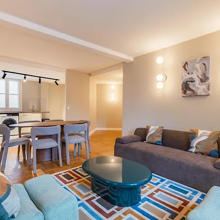 Grand Design Sous Les Toits, 16e Apartment