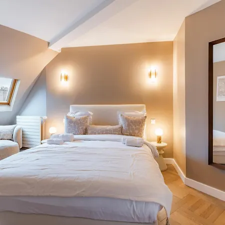 Grand Design Sous Les Toits, 16e Apartment *