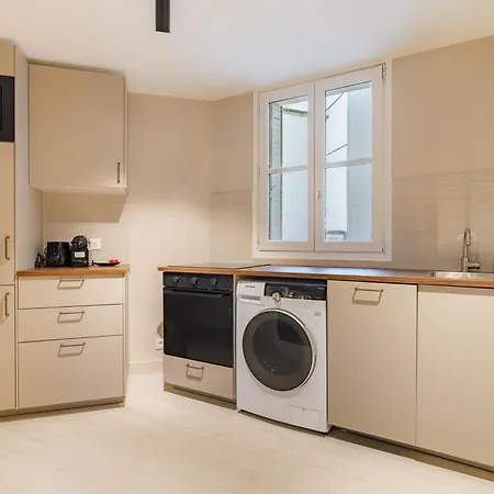 Grand Design Sous Les Toits, 16e Apartment *