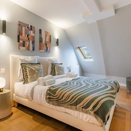 Grand Design Sous Les Toits, 16e Apartment Paris